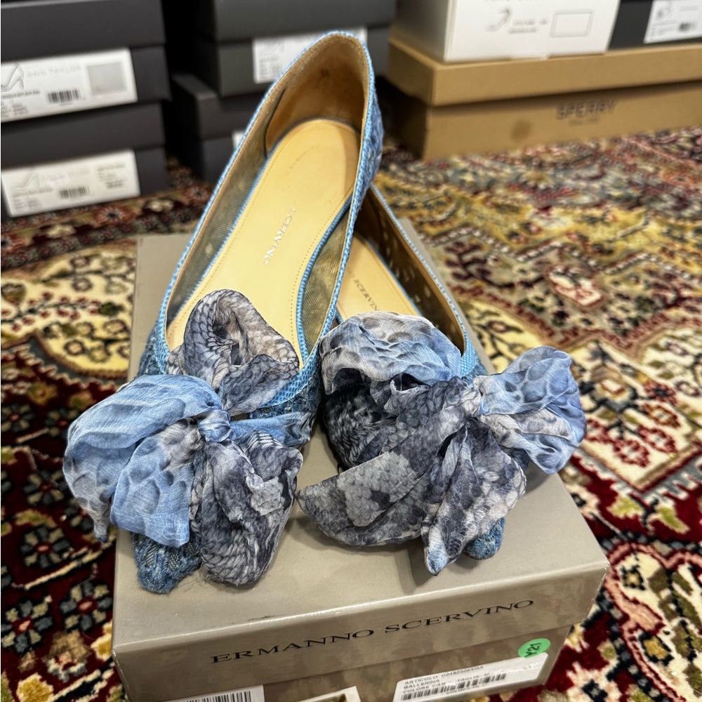 Ermanno Scervino Blue Floral Flats, made in Italy.Size 37 (U.S. 6), leather/silk
